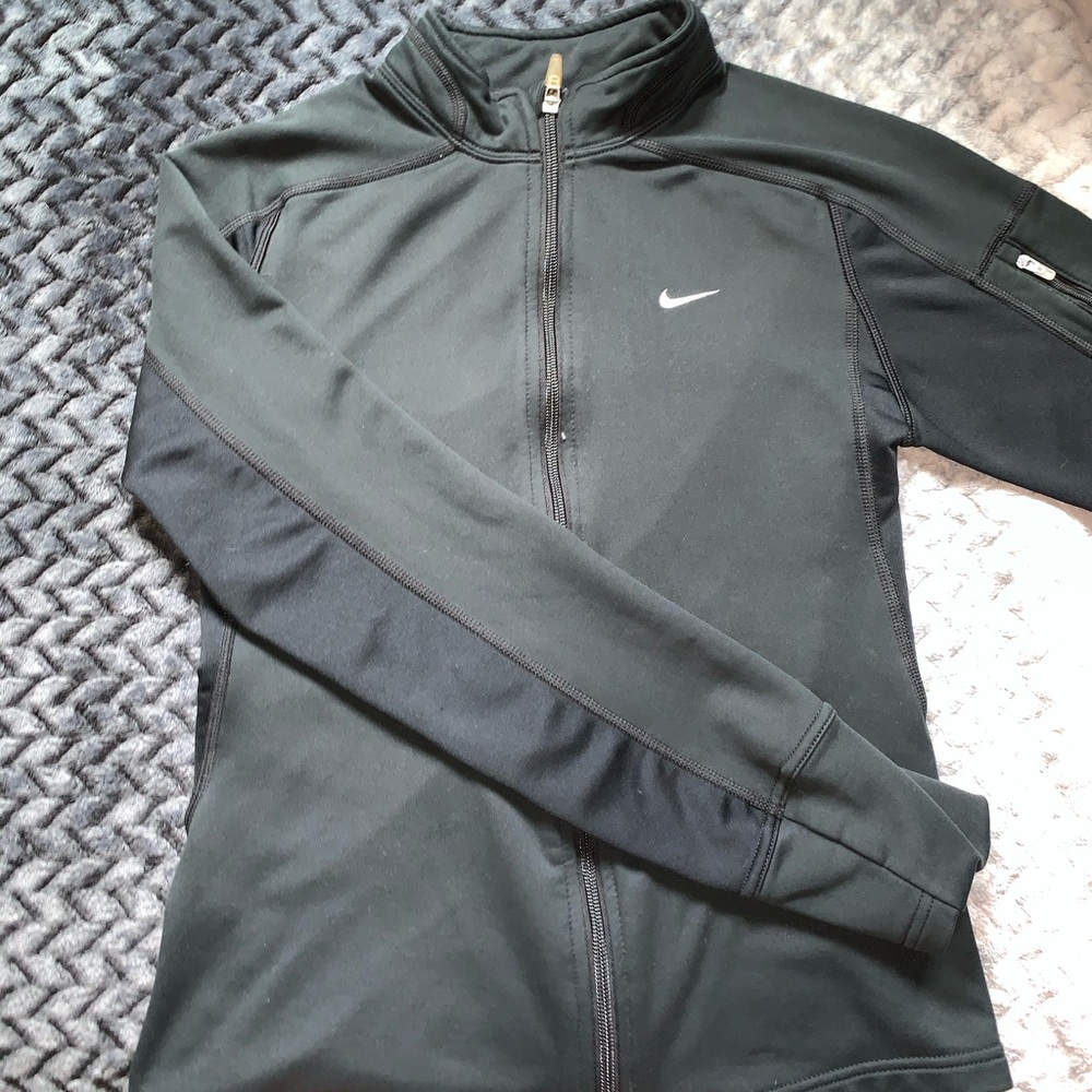 Black Nike dry fit zip up ✔️